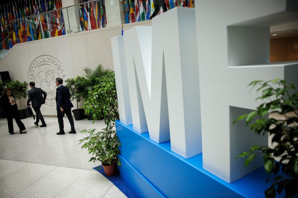 FMI pede que Japão continue a elevar juros e evite cortar imposto