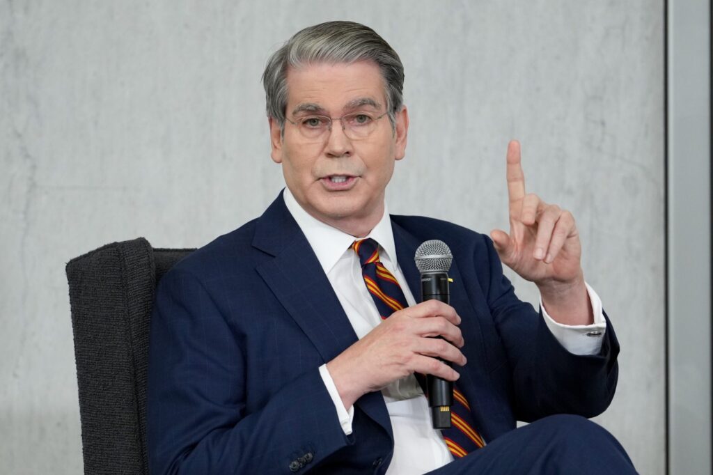 Bessent diz que comentário de Trump sobre Fed foi piada