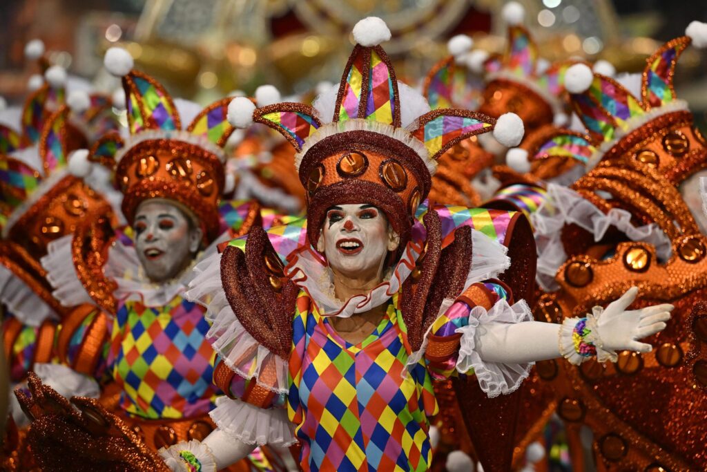 Carnaval supera setores industriais em retorno financeiro