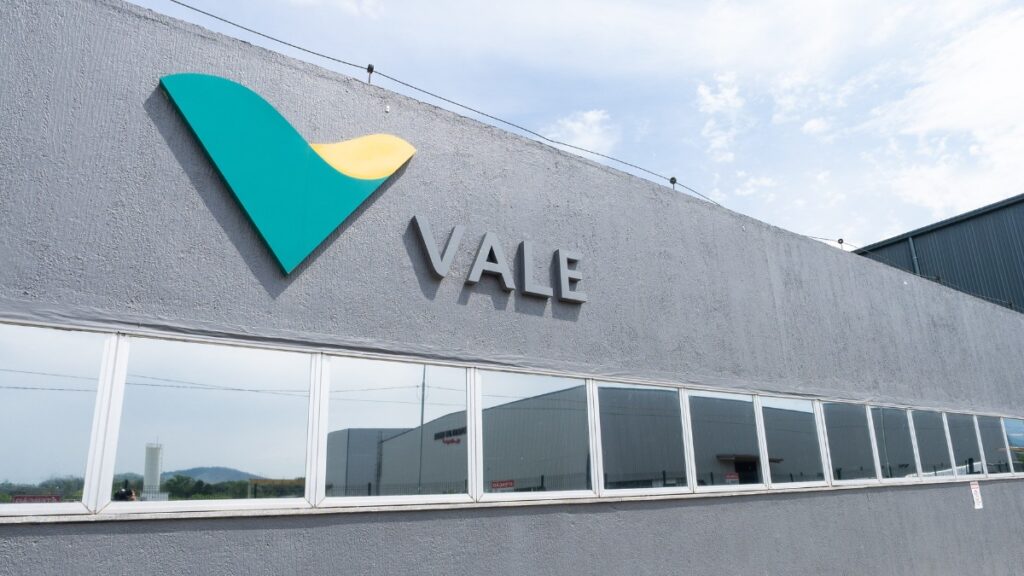 Vale (VALE3) tem prejuízo de US$ 3,8 bi no 4T25, mas ações sobem