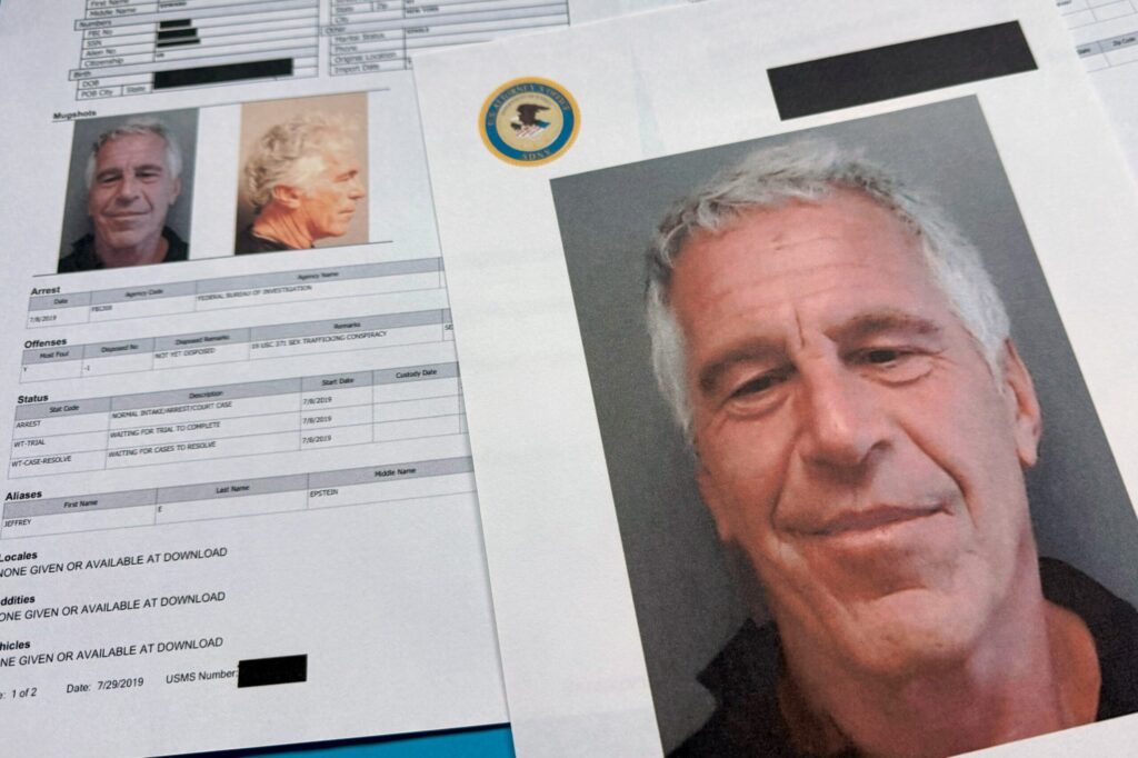 Reino Unido investiga uso de aeroportos por Epstein para tráfico