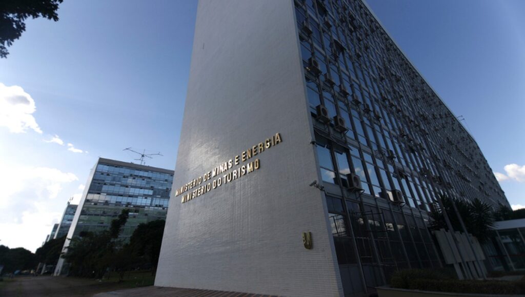 Silveira busca solução interna para secretaria do MME