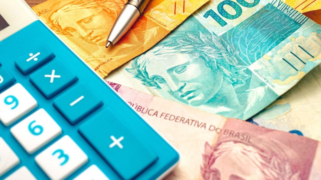 Salário mínimo sobe R$ 103 em 2026, mas estratégia rende até R$ 2 mil