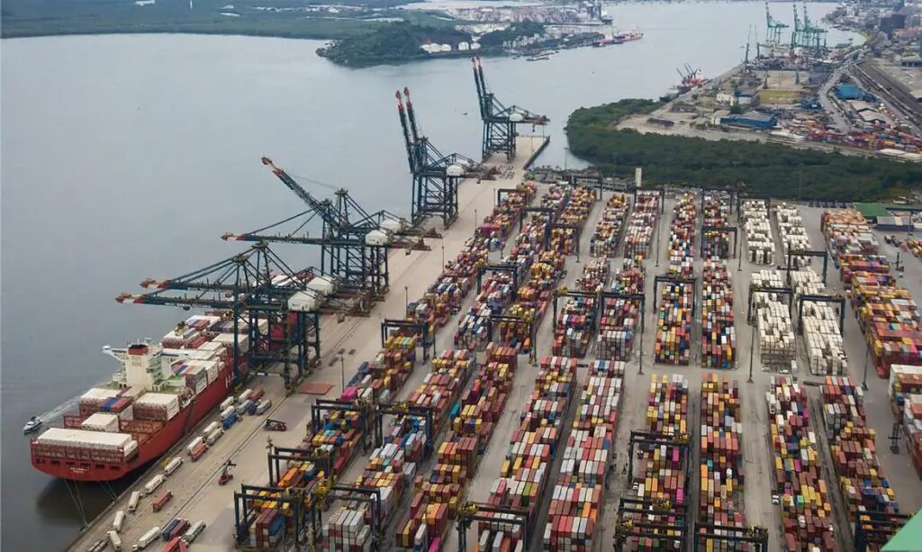 Exportações aos EUA caem pelo sexto mês, diz Amcham Brasil