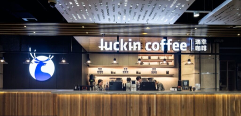 Luckin atinge 30 mil lojas em 8 anos, 6 vezes ritmo da Starbucks