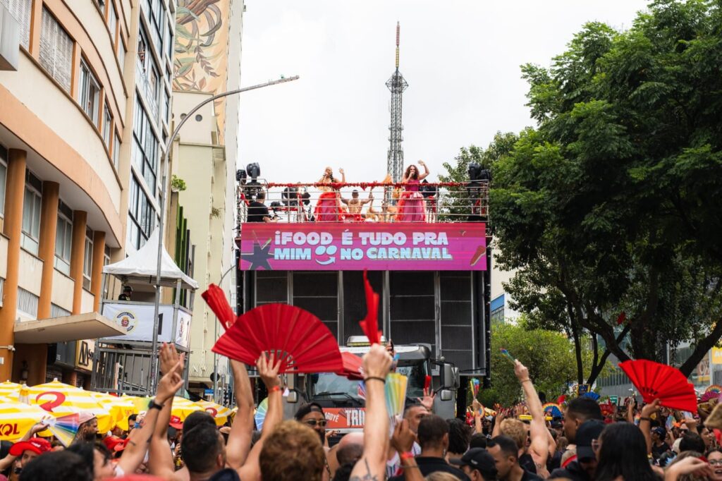 iFood investe 20% mais no Carnaval e pedidos sobem 45%