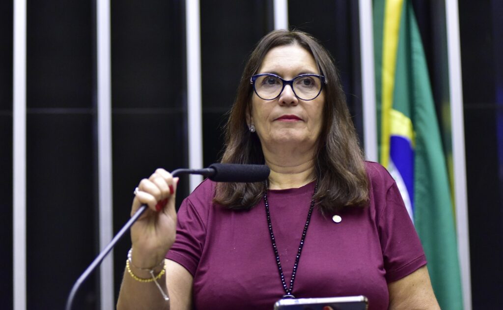 Bia Kicis: Bolsonaro tem melhora no estado de saúde