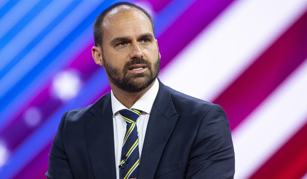 Eduardo Bolsonaro tem 15 dias para explicar faltas à PF