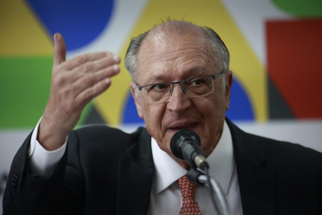 Alckmin defende fim da escala 6x1 como tendência mundial