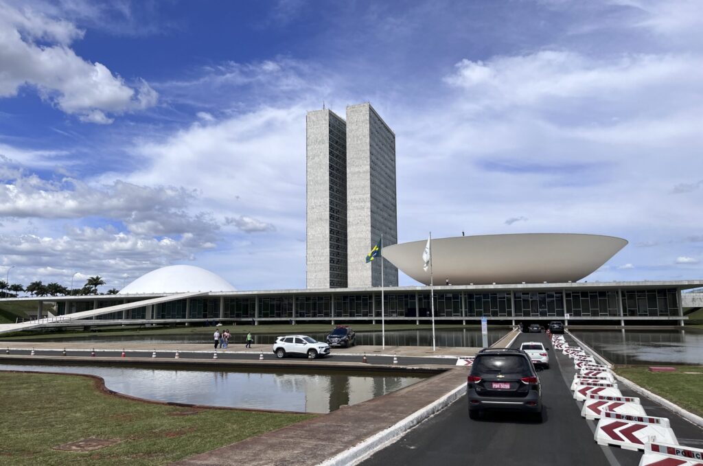 Supremo decide eleições no Rio e Congresso retoma trabalhos