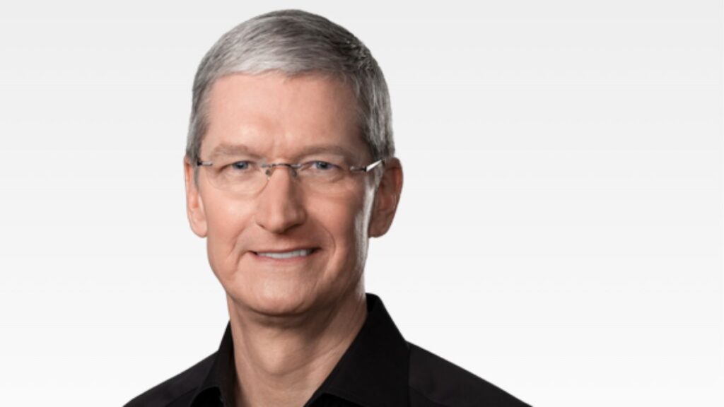Tim Cook deixa cargo de CEO da Apple após 15 anos no comando