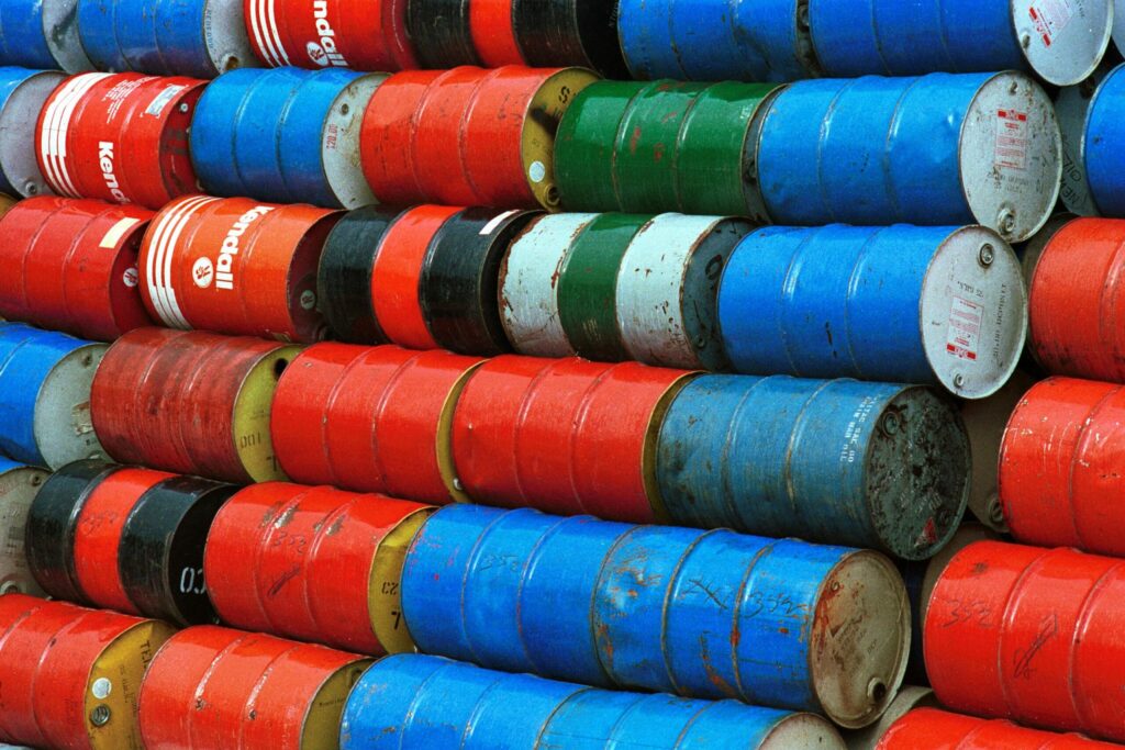 Petróleo fecha em alta de 3% com escalada de tensões EUA-Irã