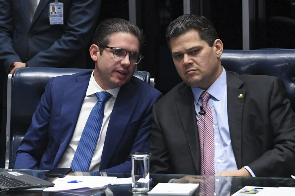 Motta e Alcolumbre definem cronograma da PEC do fim da escala 6x1