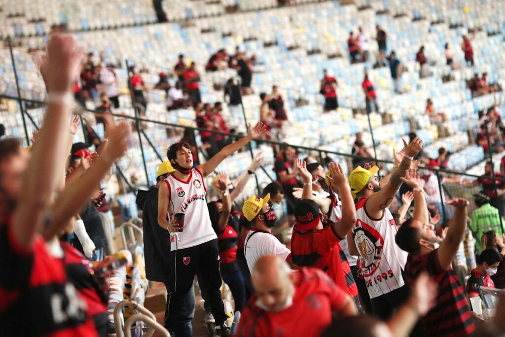 Vasco e Flamengo empatam em 2 a 2 no Maracanã com gol no último minuto