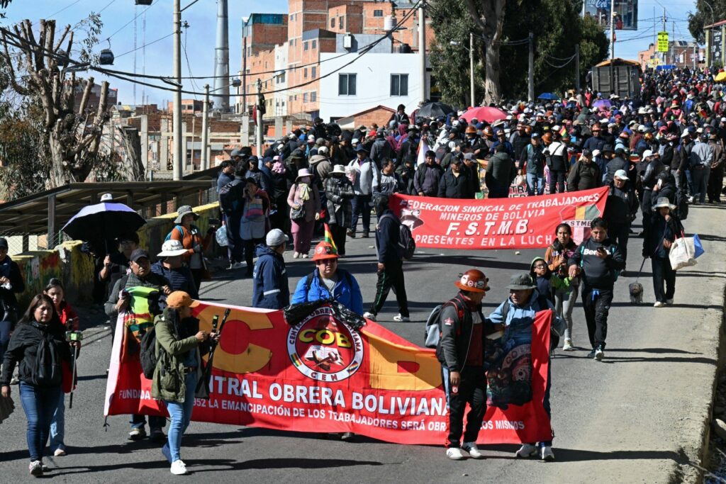 Bolívia aprova mudança que amplia poder do presidente para estado de exceção