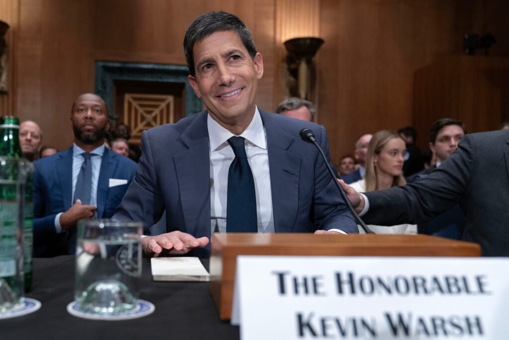Kevin Warsh assume presidência do Fed nesta sexta-feira