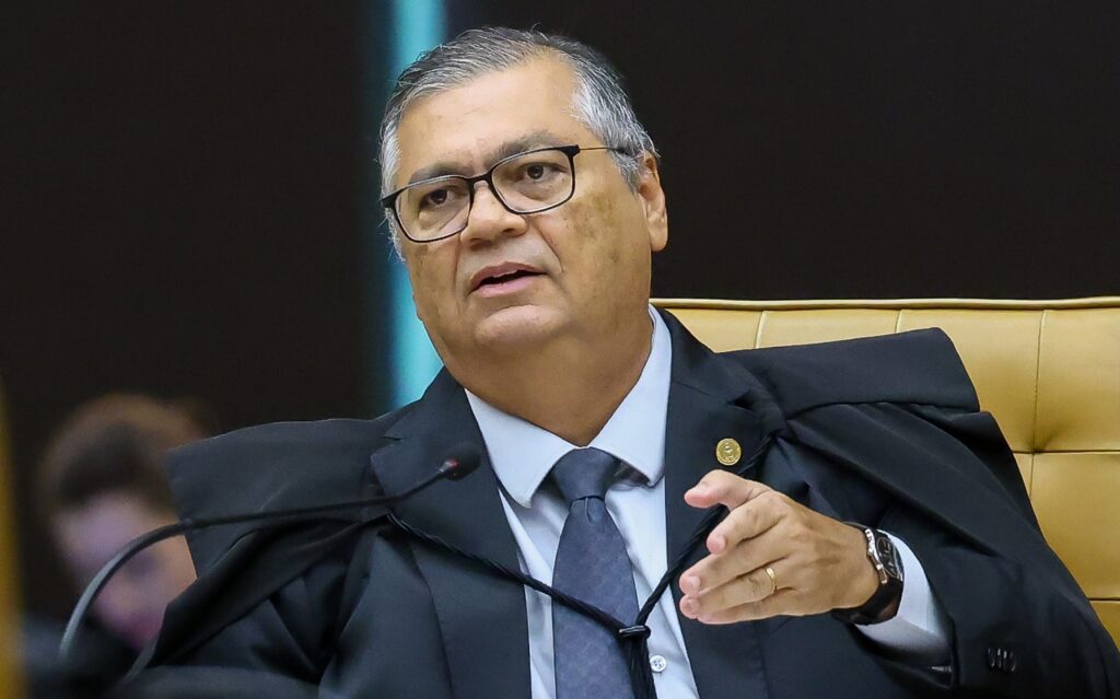 Flávio Dino fratura pé e não vai ao Fórum Jurídico de Lisboa