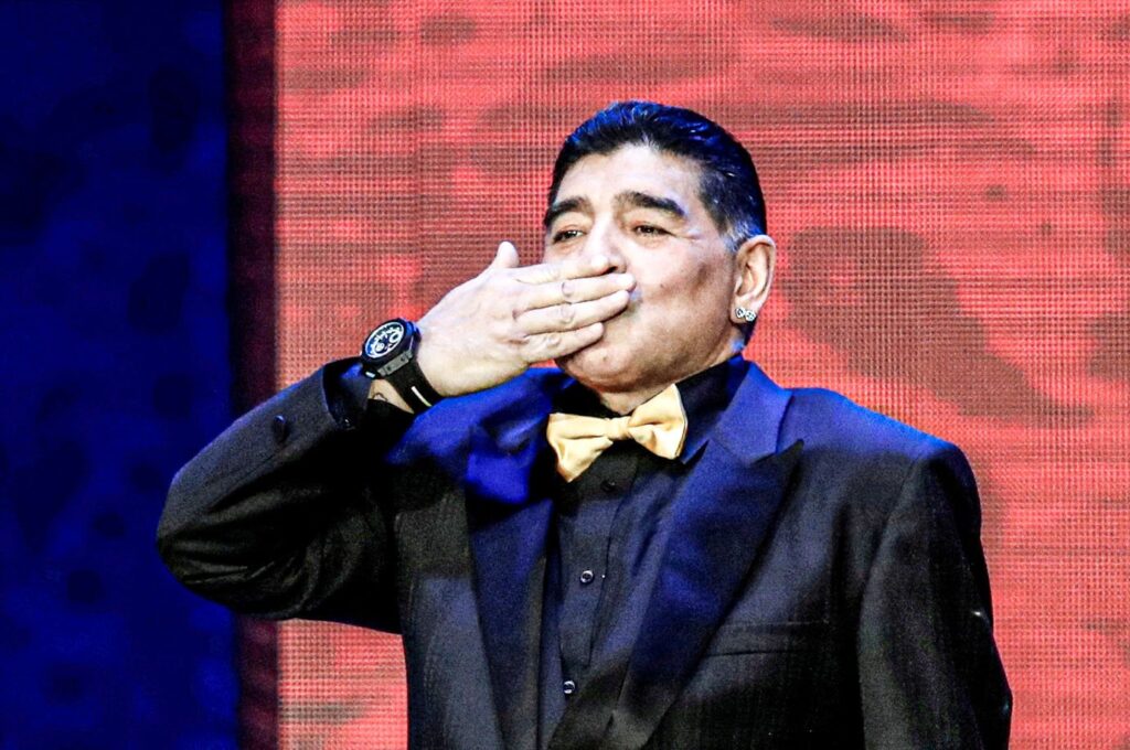 Maradona não reconhecia familiares antes de morrer, diz enfermeira