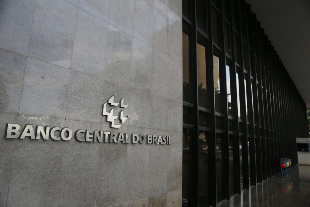 Corte no orçamento do Banco Central dobra média do governo