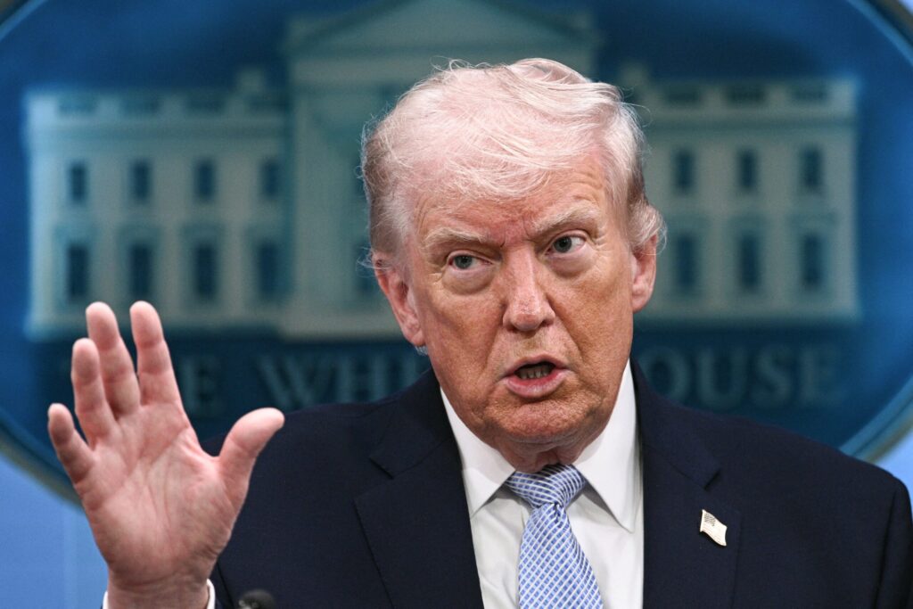 Trump diz que deve fechar acordo com Irã e reabrir Estreito de Ormuz