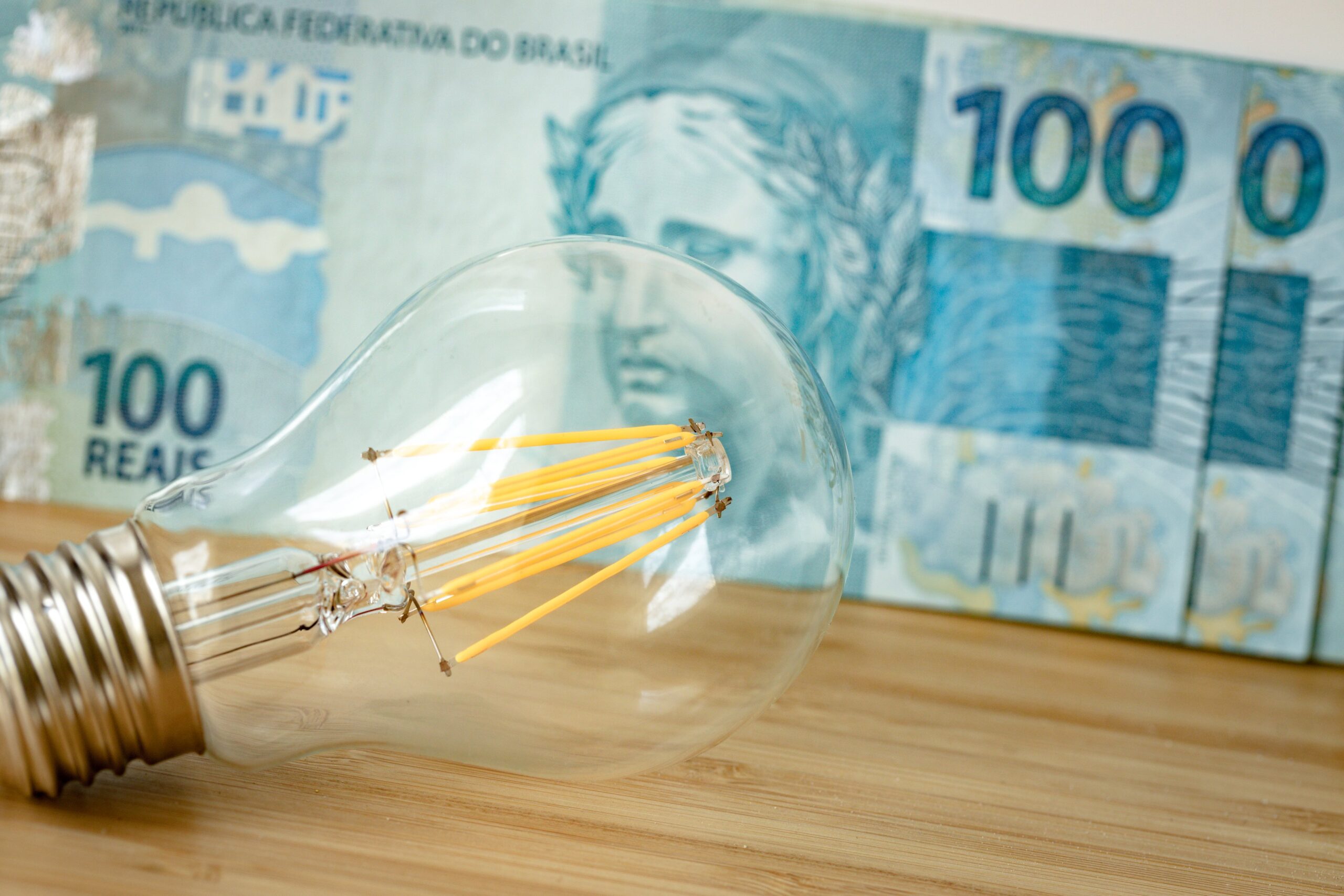 Aneel prevê aumento de 8,6% na conta de luz em 2026