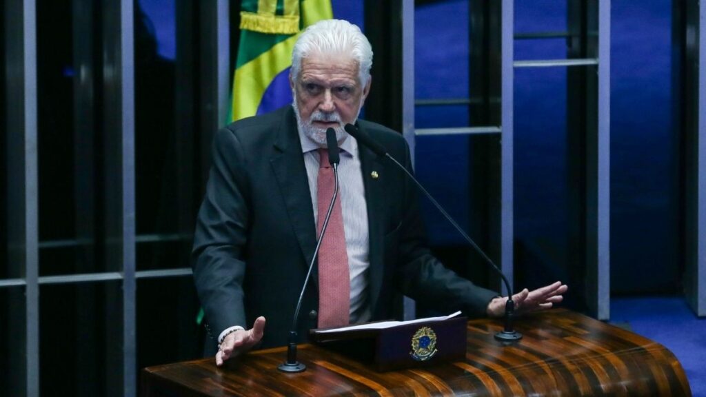 Jaques Wagner deixa liderança do governo após reunião com Lula