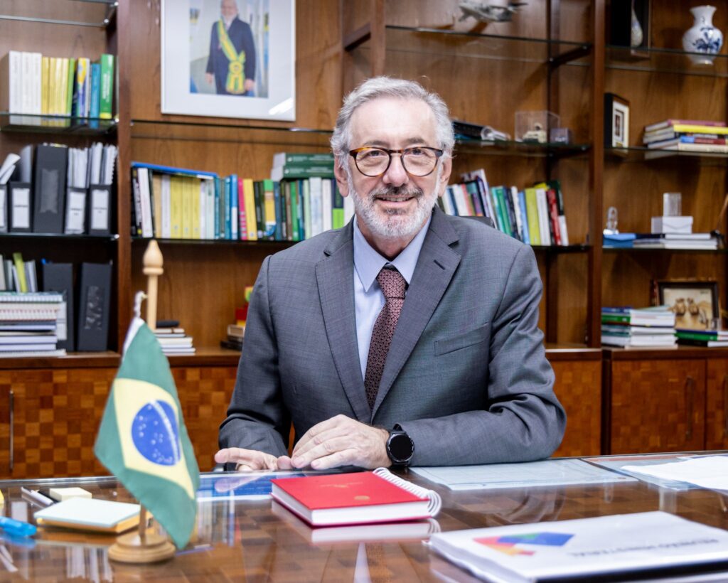 Ministro defende regra para carro elétrico: precisamos garantir melhor preço