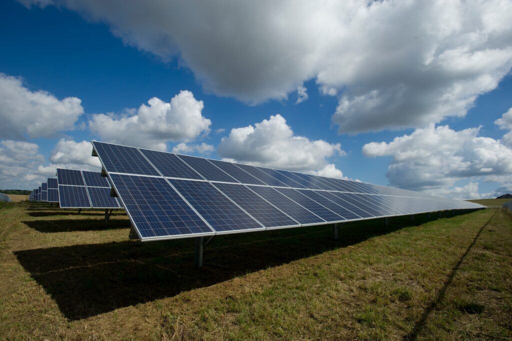 Cemig compra usinas fotovoltaicas por R$ 155 milhões