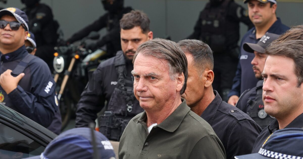Moraes mantém prisão de Bolsonaro e proíbe visitas