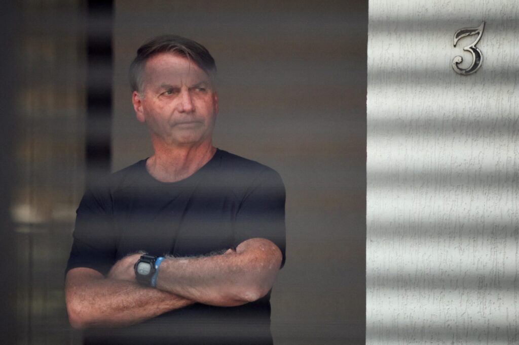 Moraes proíbe visitas a Bolsonaro e mantém prisão domiciliar
