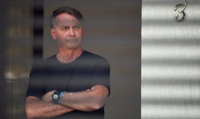 Moraes proíbe visitas a Bolsonaro e mantém prisão domiciliar