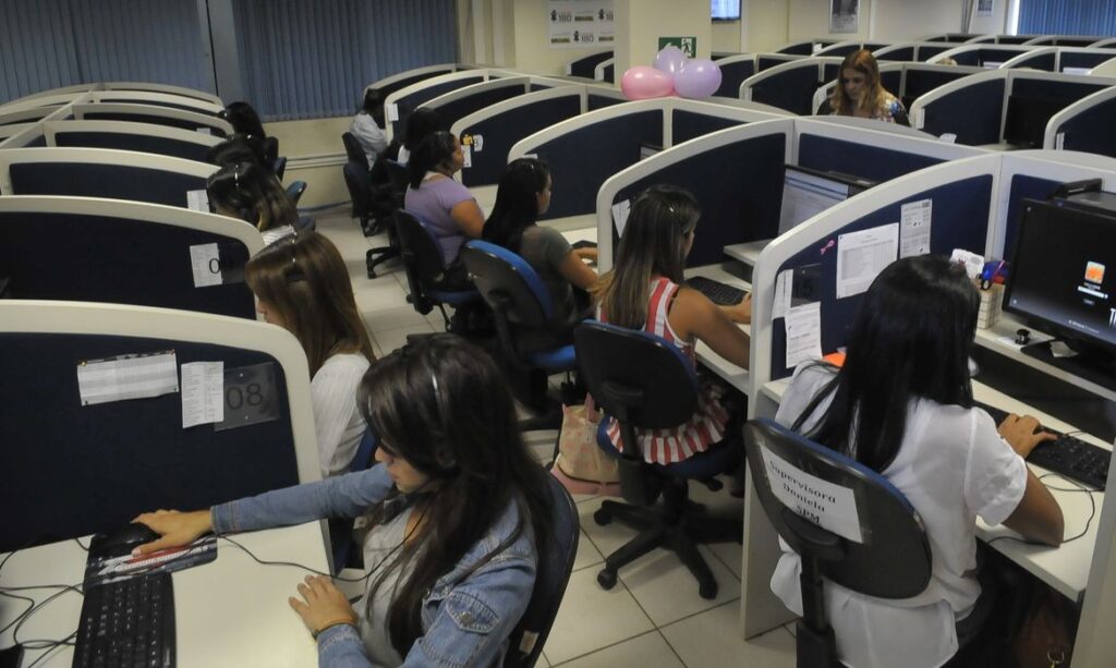 Senado aprova projeto que obriga telemarketing a excluir telefone