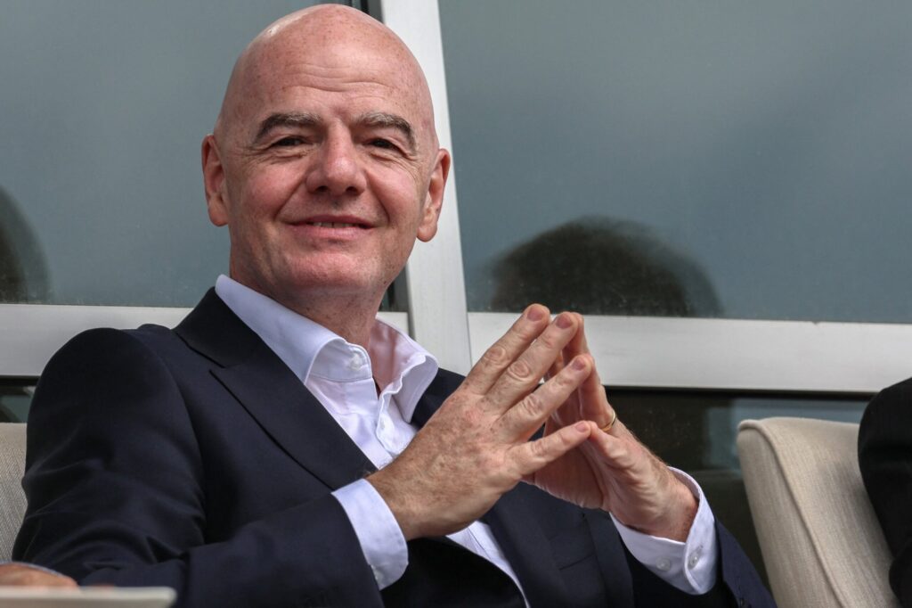 Uefa e Fifa: reunião de emergência sobre crise no futebol internacional