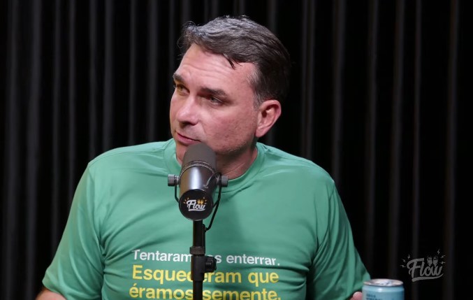 Flávio Bolsonaro diz desconhecer motivo de vídeo de Michelle