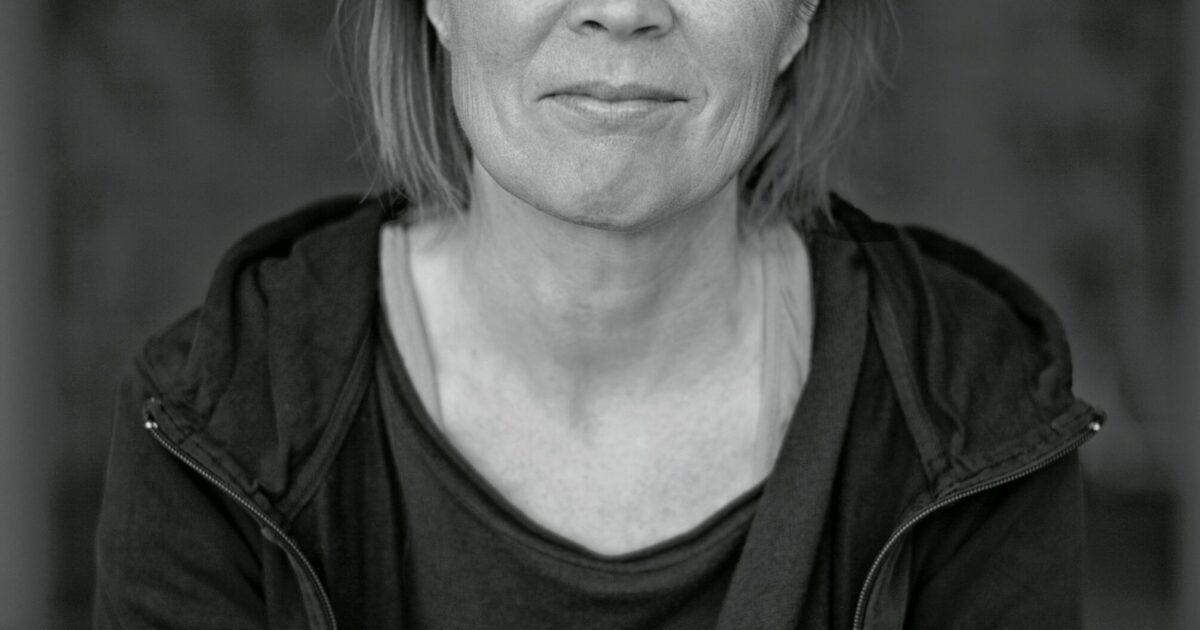 Ia Genberg Detalhes: vencedora do August faz retratos falados do passado
