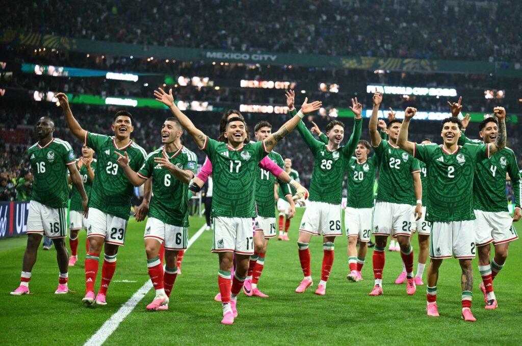 México quebra maldição e mantém invencibilidade no Azteca