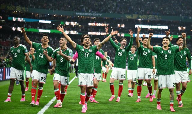 México quebra maldição e mantém invencibilidade no Azteca