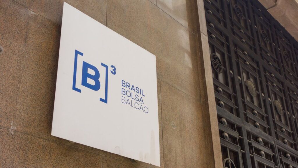 UBS BB recomenda compra de ações B3 com alvo de R$ 18,50