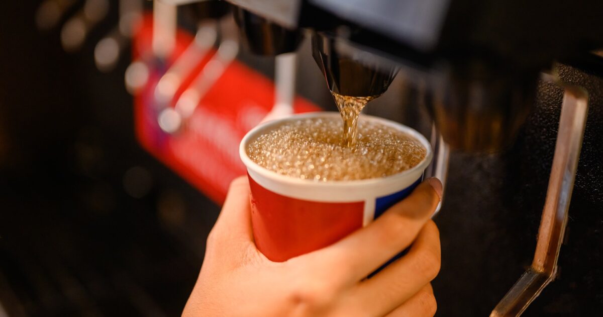 Estudo associa bebidas açucaradas a câncer de estômago