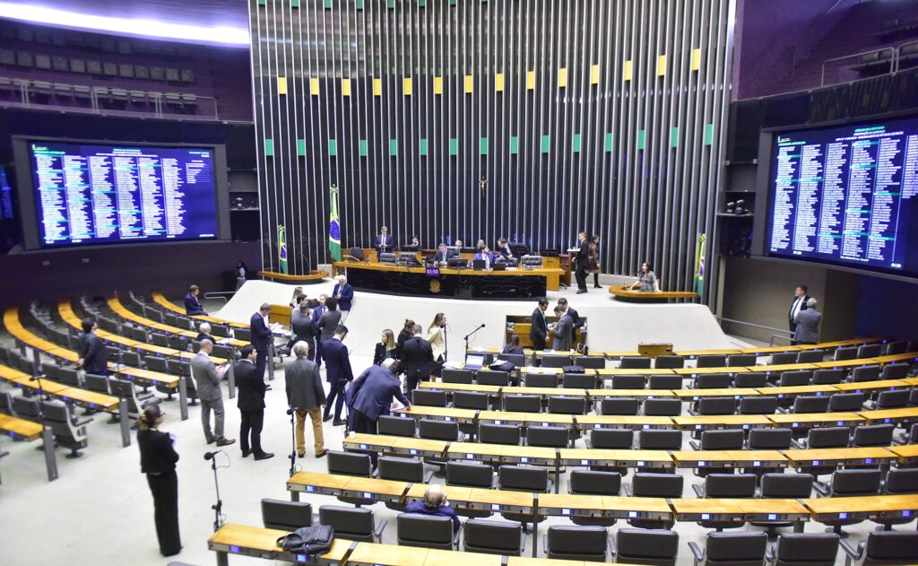 Renovação na Câmara em 2026 deve ser a menor desde 1998
