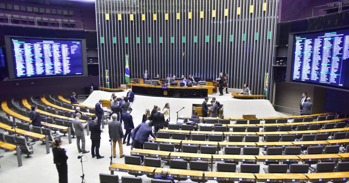 Renovação na Câmara em 2026 deve ser a menor desde 1998