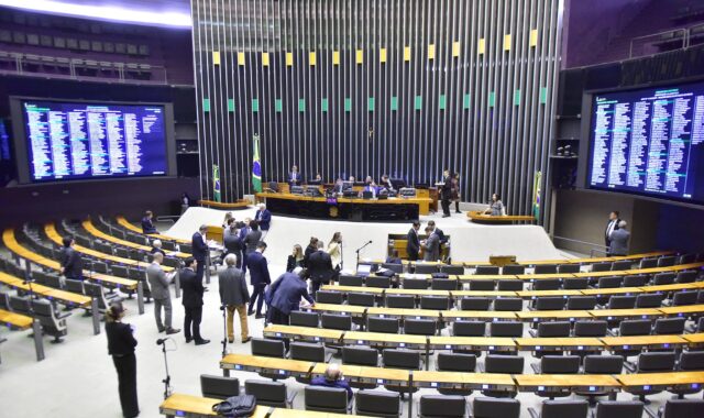 Renovação na Câmara em 2026 deve ser a menor desde 1998