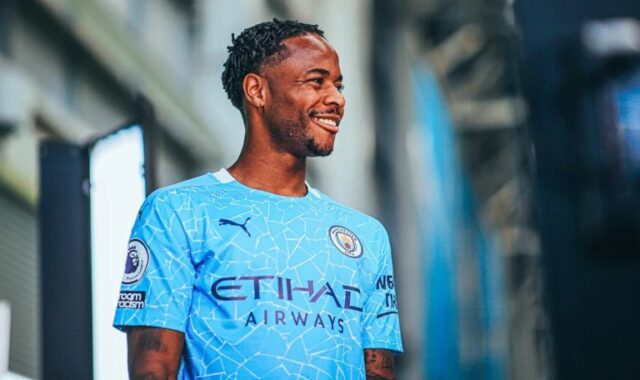 Raheem Sterling é acusado de direção perigosa e posse de gás do riso