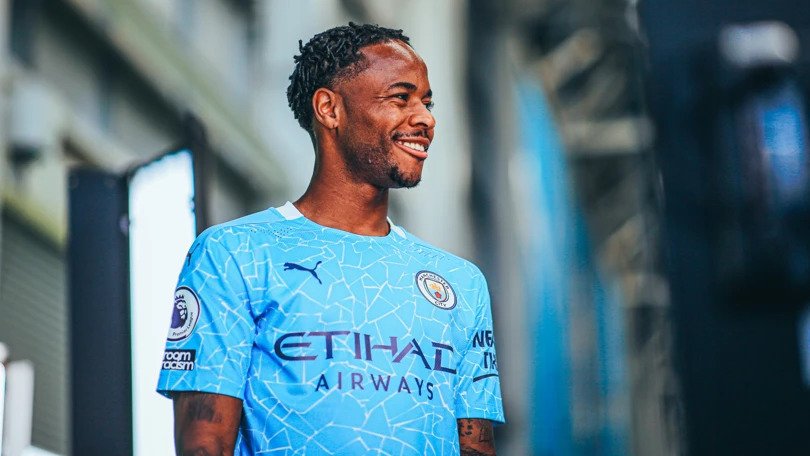 Raheem Sterling é acusado de direção perigosa e posse de gás do riso