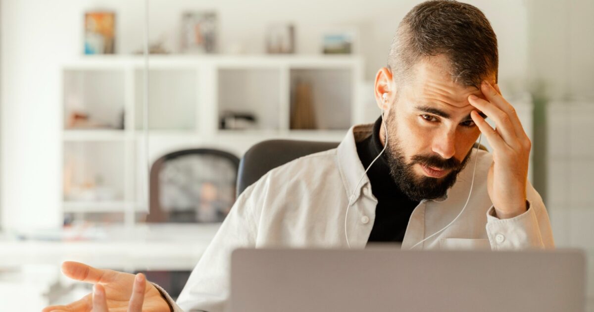 Liderança desmotivadora faz 60% pensarem em deixar a empresa