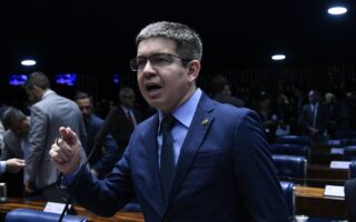 Governo avalia risco de derrota da PEC que acaba com escala 6×1