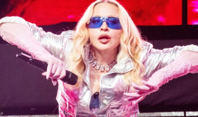Madonna volta ao VMA após 23 anos e beija Britney