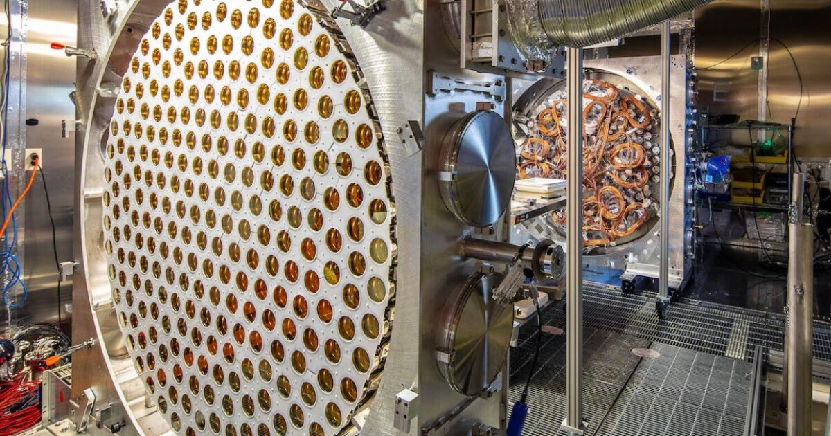Detector registra sinal inesperado na busca por matéria escura