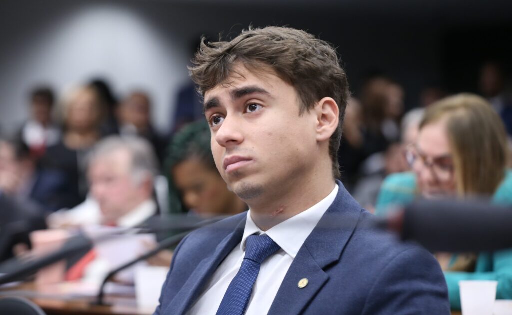 Justiça manda site tirar do ar notícia sobre Nikolas Ferreira Vorcaro