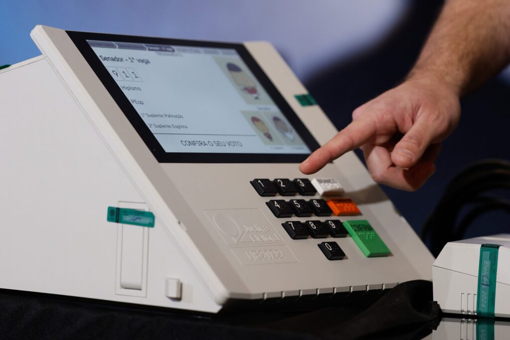 Apuração das eleições 2026 começa às 17h; acompanhe na EXAME